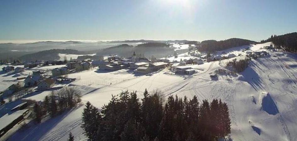 Big Sky Ranch Bed & Breakfast Liebenau  Bagian luar foto